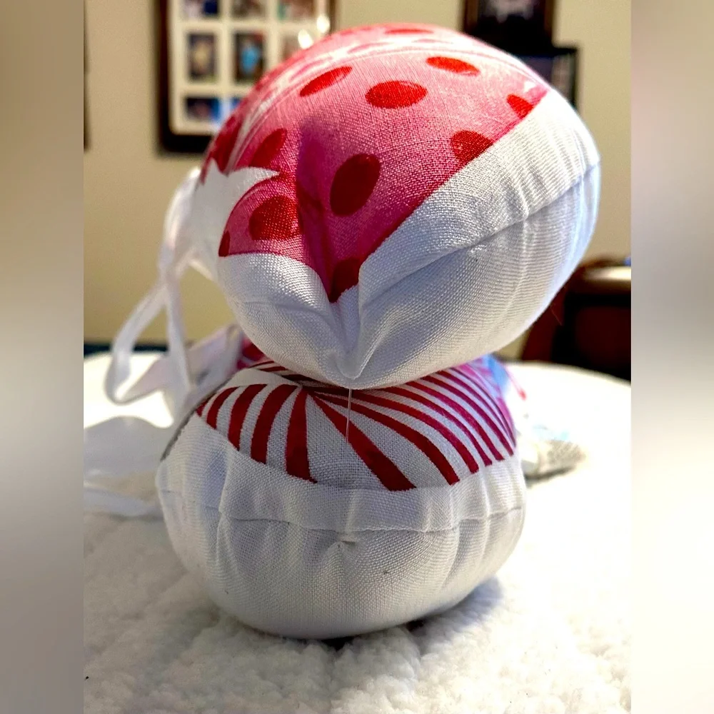 ❤️Gnomes💘2-Throw Pillows/for Valentine’s Day!💝 💌